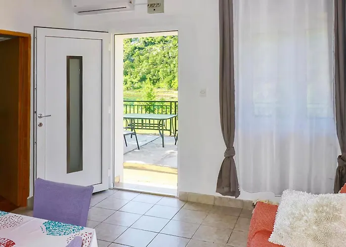 Apartamento 2 Bedroom Cozy In Obrovac